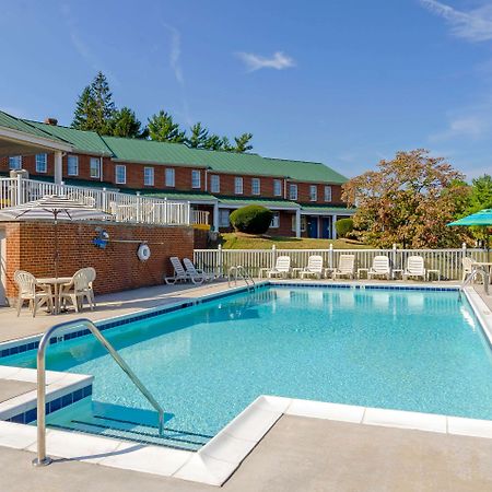 Quality Inn Waynesboro - Skyline Drive Экстерьер фото